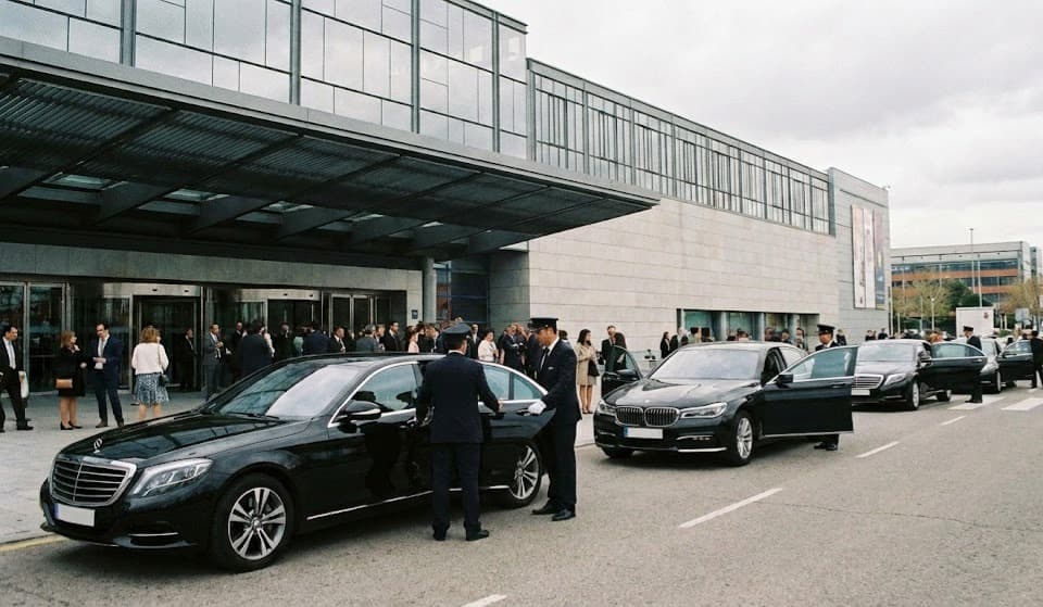 Conferencia corporativa con asistentes profesionales